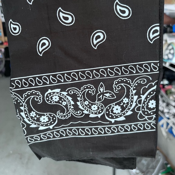 Vintage Hirschberg New out of package Black Bandana w/White Paisley Print NEW - Picture 1 of 3